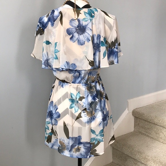 Floral Flutter Sleeve Top - Picture 4 of 6